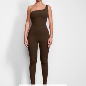 SKIMS Cocoa One Shoulder Onesie Sculpting Stretch Jumpsuit Size XS
